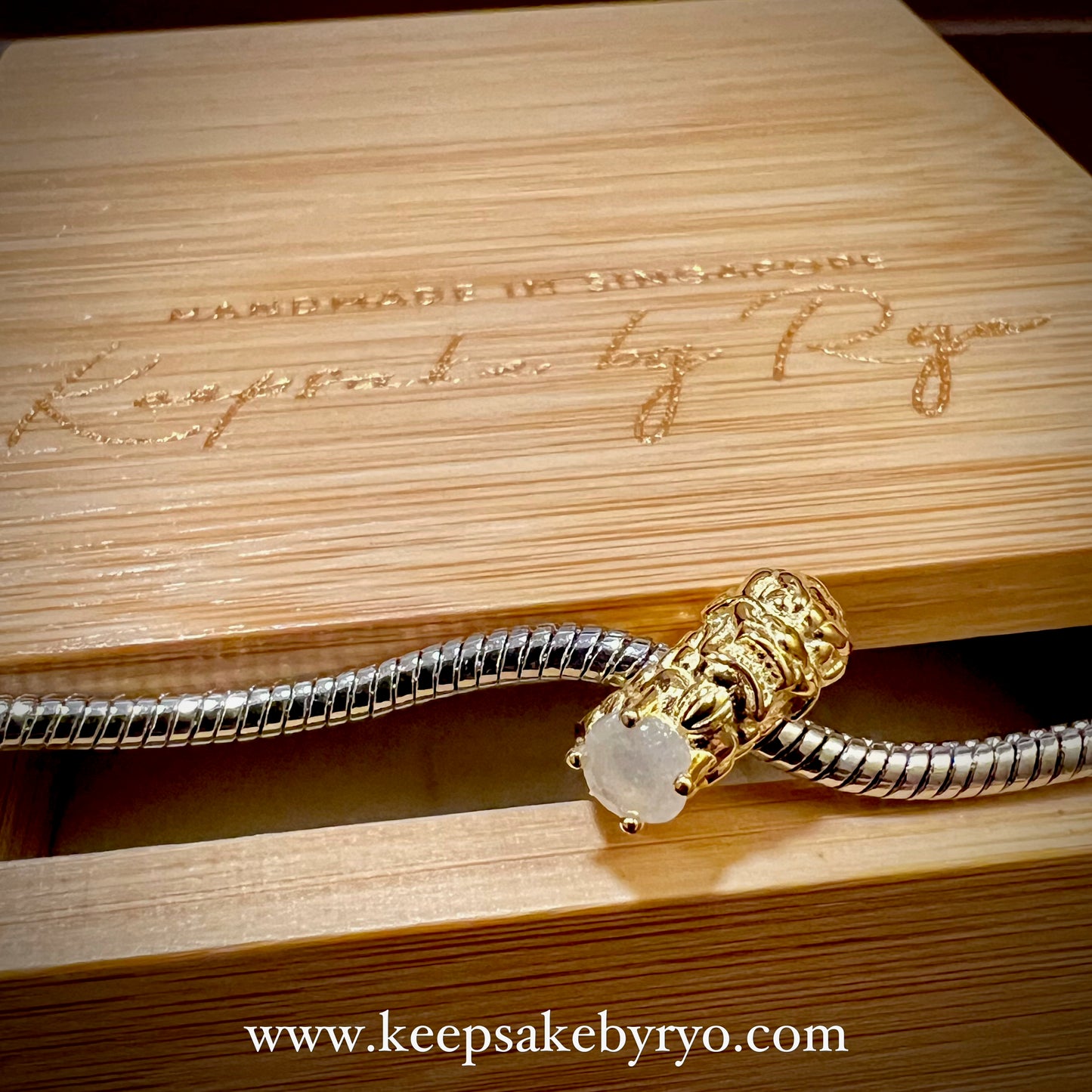 SOLITAIRE: DRAGON CHARM WITH ROUND INCLUSION STONE
