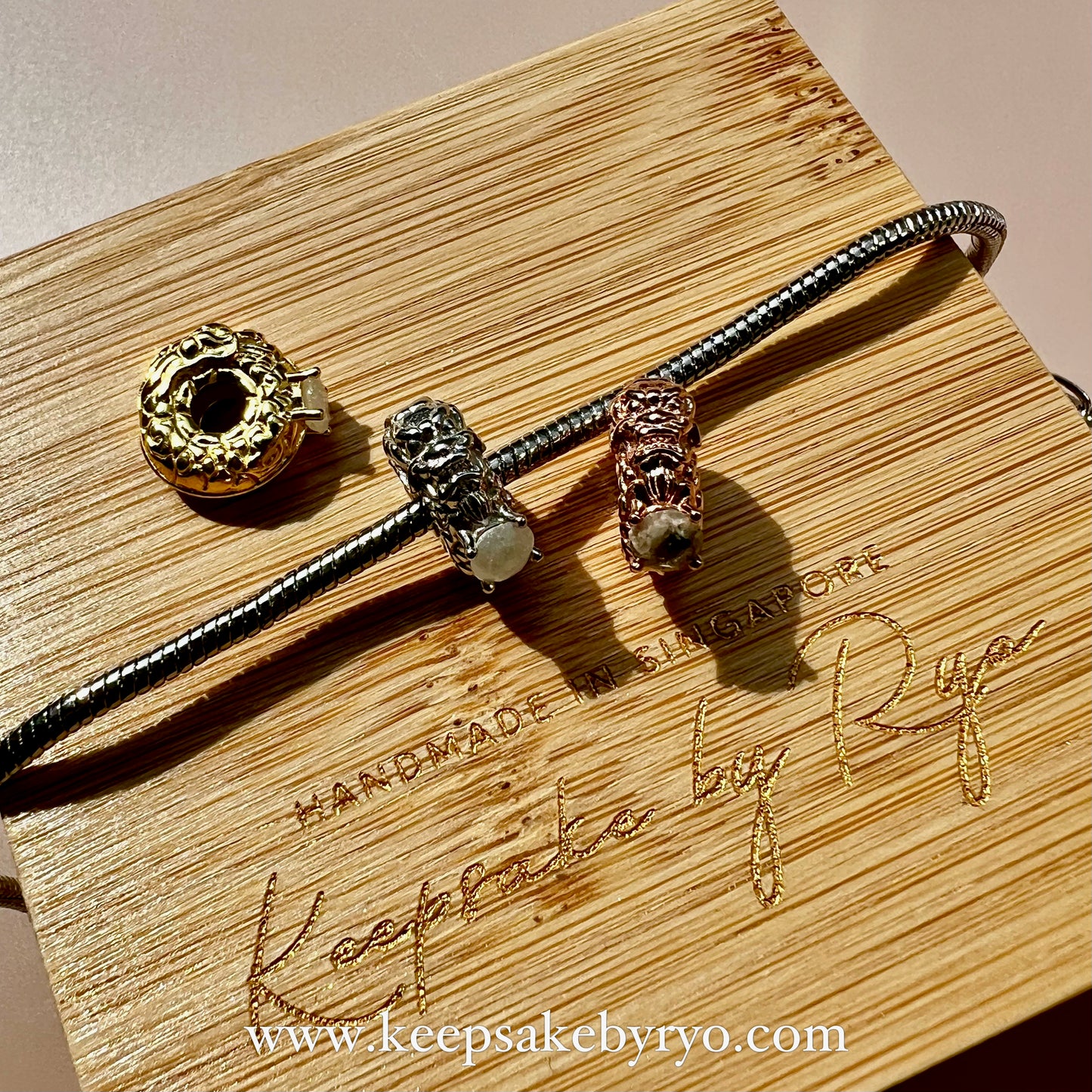 SOLITAIRE: DRAGON CHARM WITH ROUND INCLUSION STONE