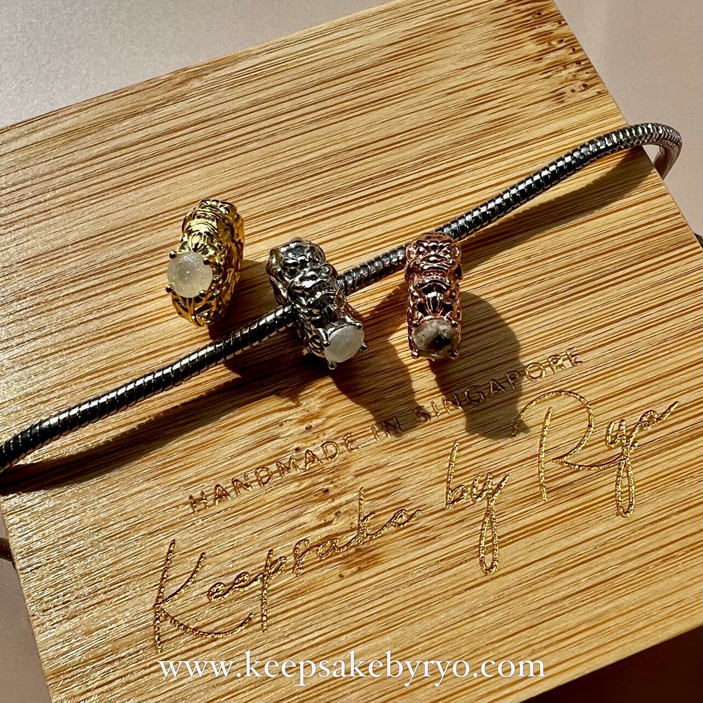 SOLITAIRE: DRAGON CHARM WITH ROUND INCLUSION STONE