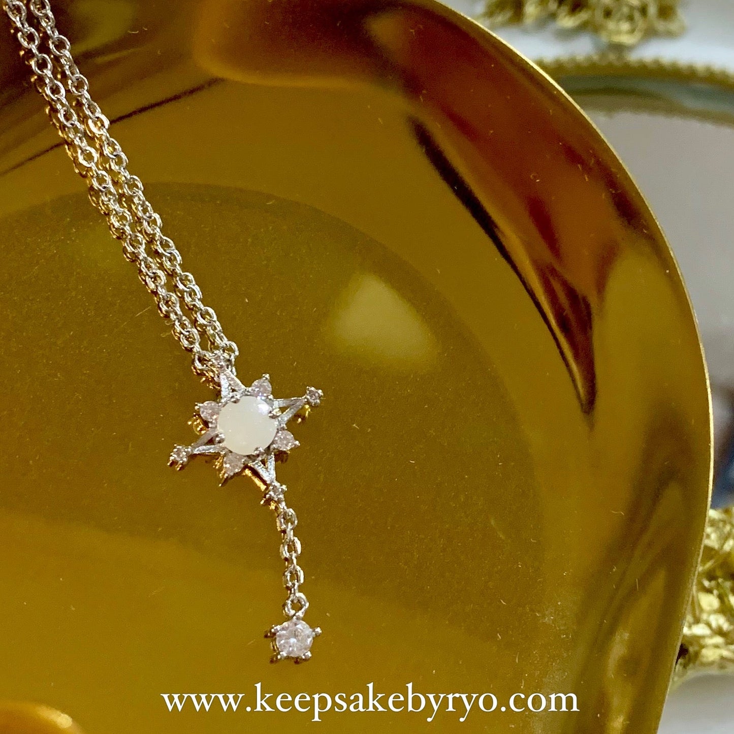 SOLITAIRE: SNOWDROP NECKLACE WITH ROUND INCLUSION STONE