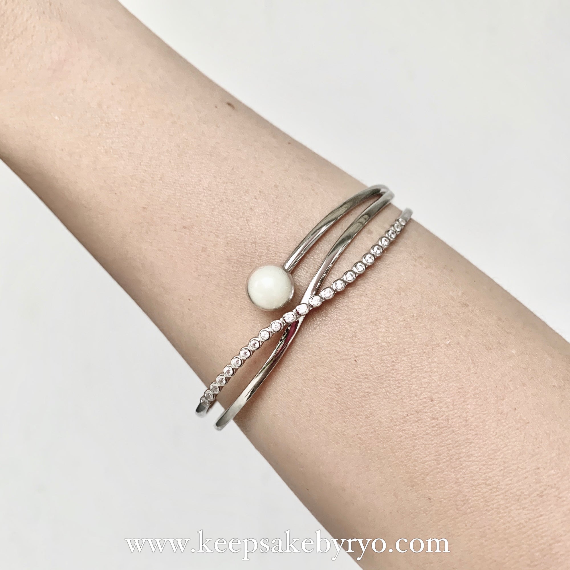 KELLY STUDDED INCLUSION PEARL BANGLE