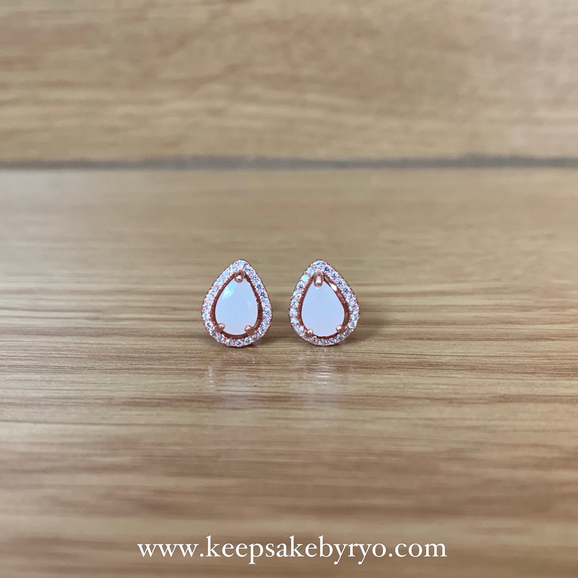 SOLITAIRE: ARYA EARSTUDS WITH TEARDROP INCLUSION