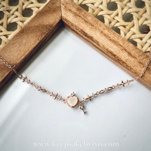 SOLITAIRE: GIANA LOCK & KEY HEART BRACELET WITH HEART SHAPED INCLUSION STONE
