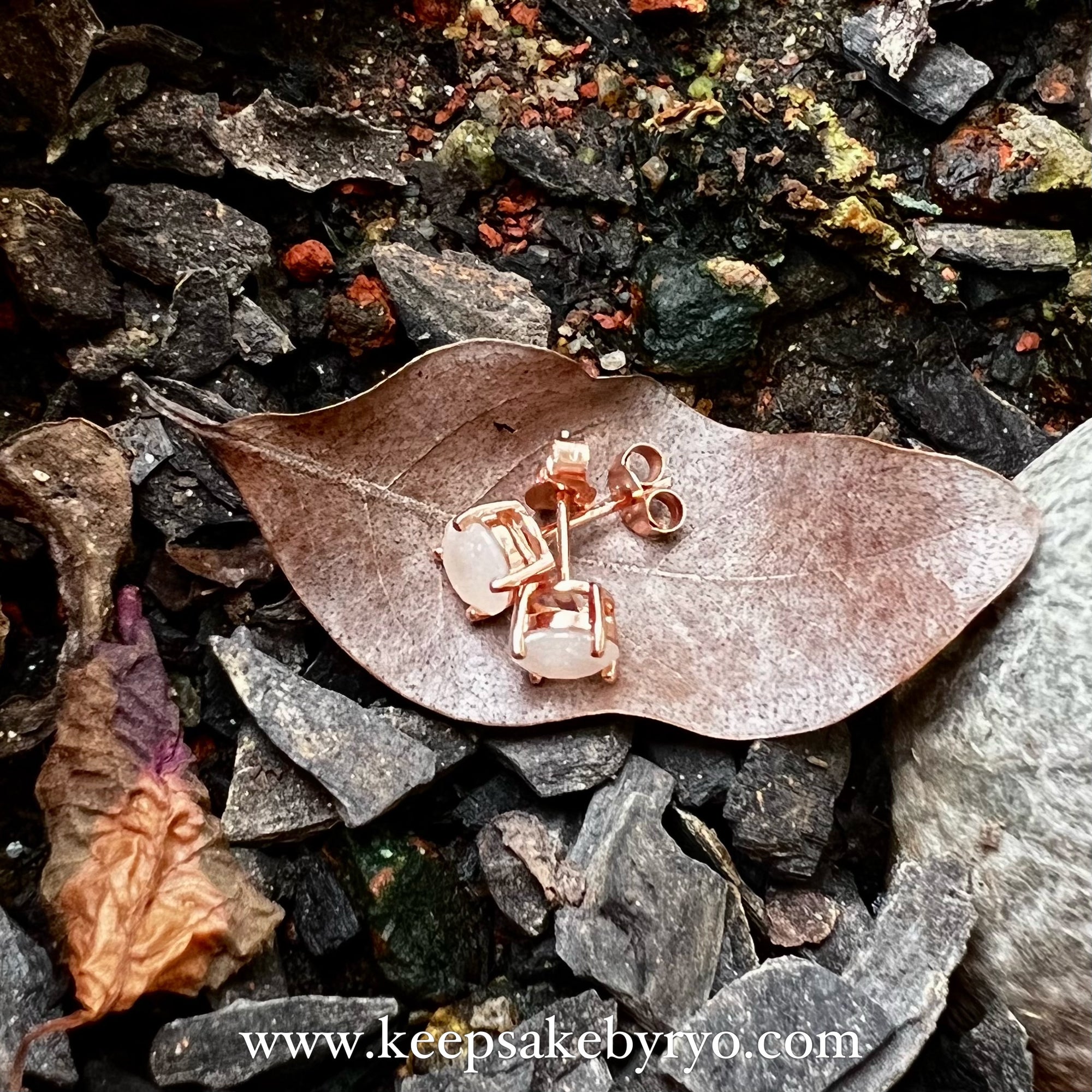 SOLITAIRE: CLASSIC 6MM EAR STUDS