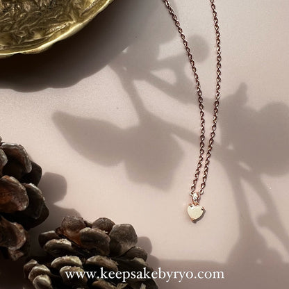 满月金 FULL MONTH GOLD & 百日金 100 DAYS GOLD: BELLE DAINTY PENDANT WITH HEART SHAPED INCLUSION STONE