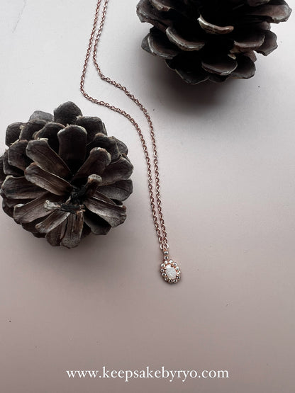 SOLITAIRE: LYSIA PENDANT WITH OVAL INCLUSION STONE