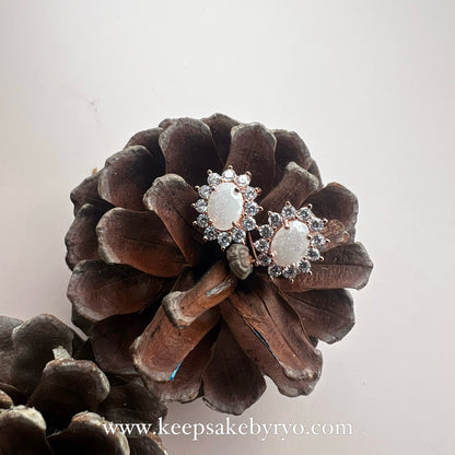SOLITAIRE: LYSIA EARRINGS WITH OVAL INCLUSION STONE