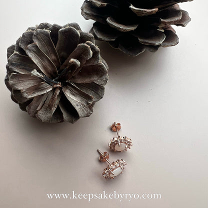 SOLITAIRE: LYSIA EARRINGS WITH OVAL INCLUSION STONE