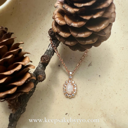 SOLITAIRE: LYSIA PENDANT WITH OVAL INCLUSION STONE