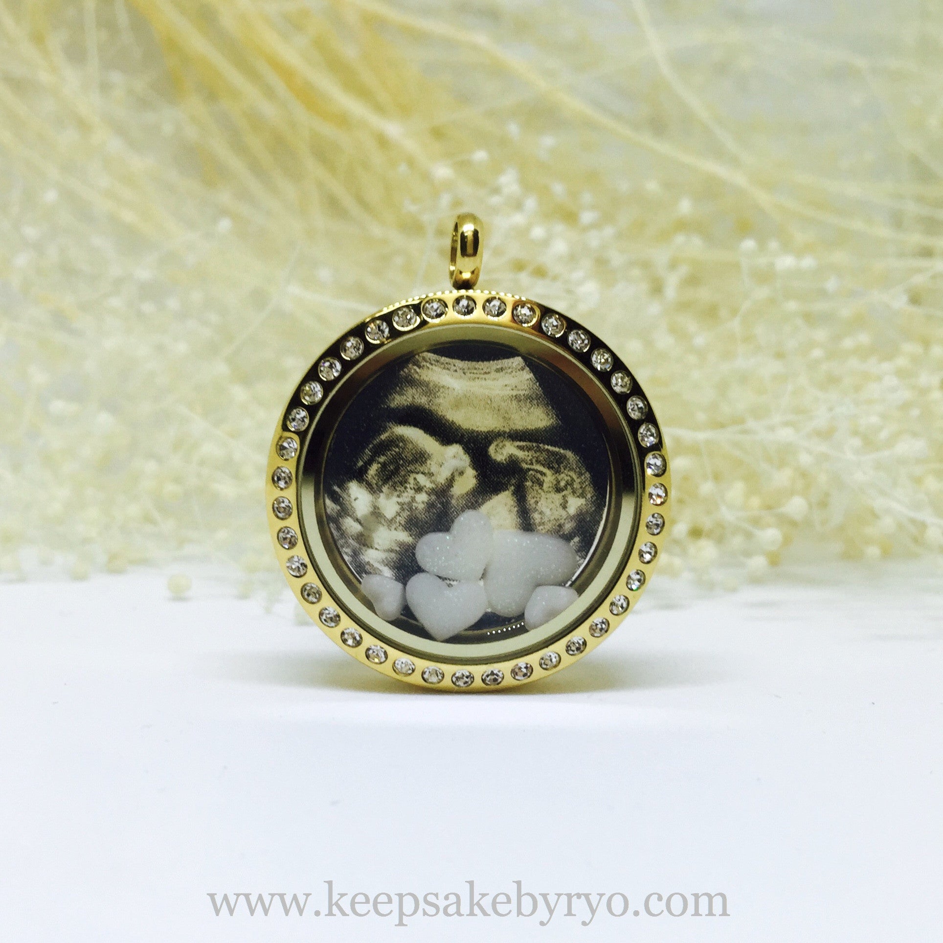 PHOTO GLASS LOCKET WITH FLOATING HEARTS