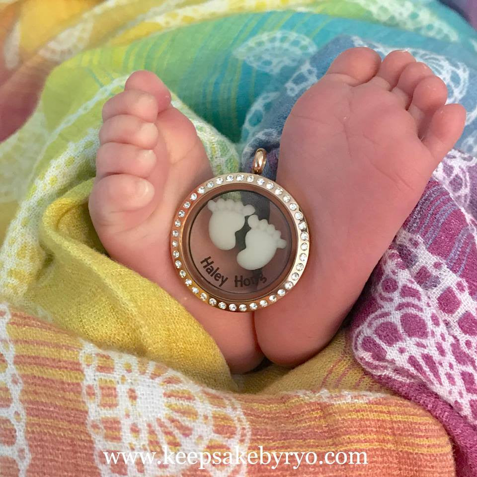 BABY FEET AND NAME GLASS LOCKET