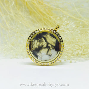 PHOTO GLASS LOCKET WITH FLOATING HEARTS