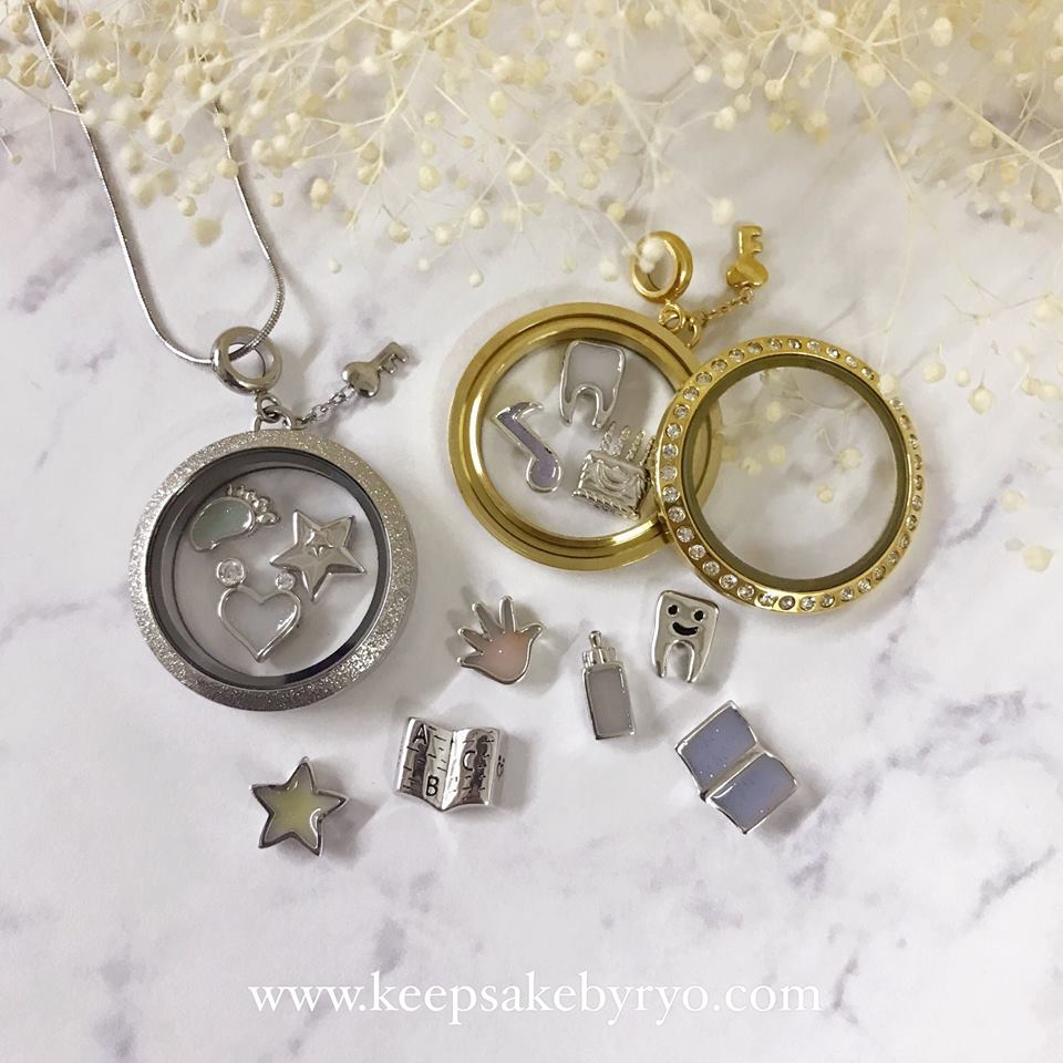 GLASS LOCKET WITH FLOATING BREASTMILK CHARMS