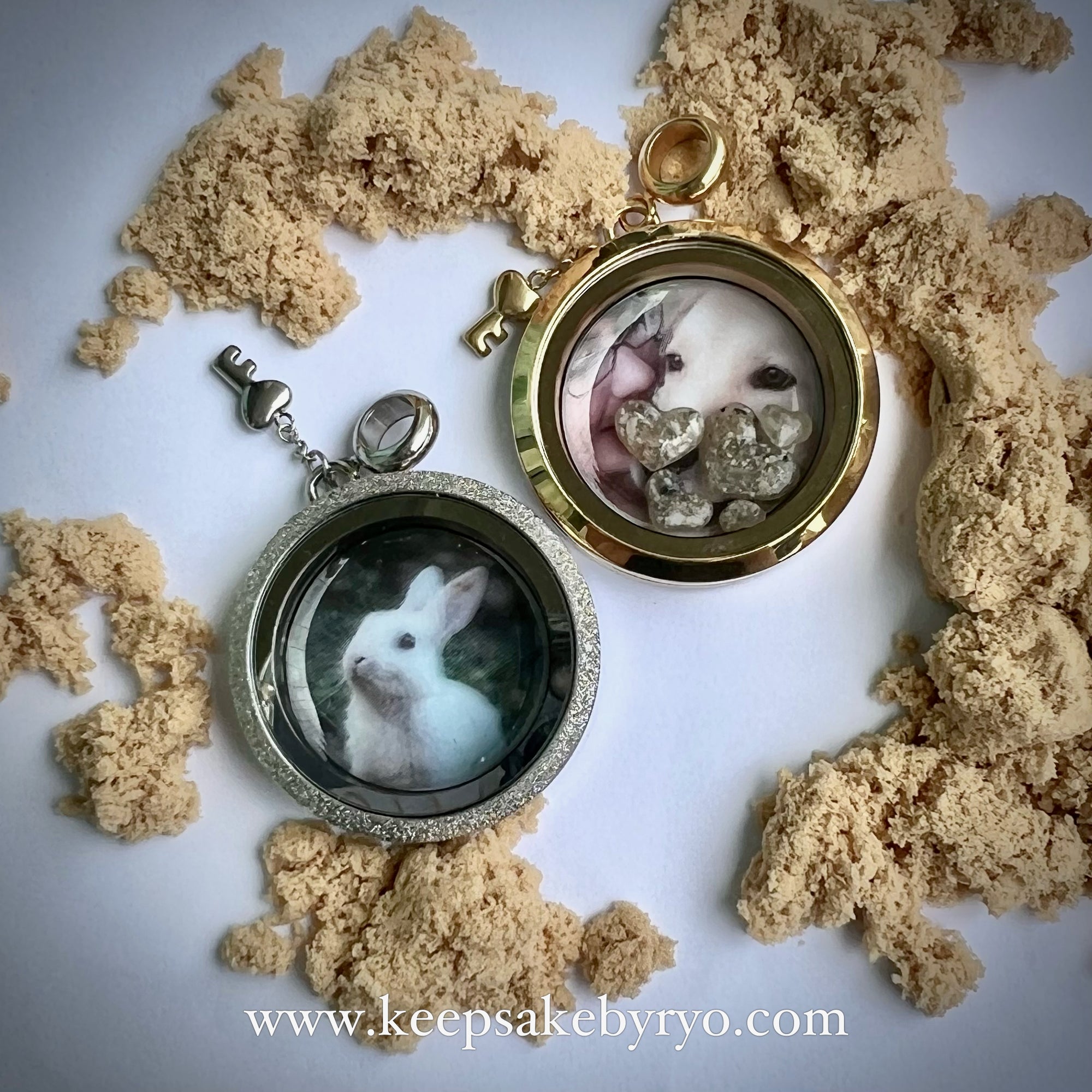 ASHES PHOTO GLASS LOCKET WITH FLOATING INCLUSION HEARTS