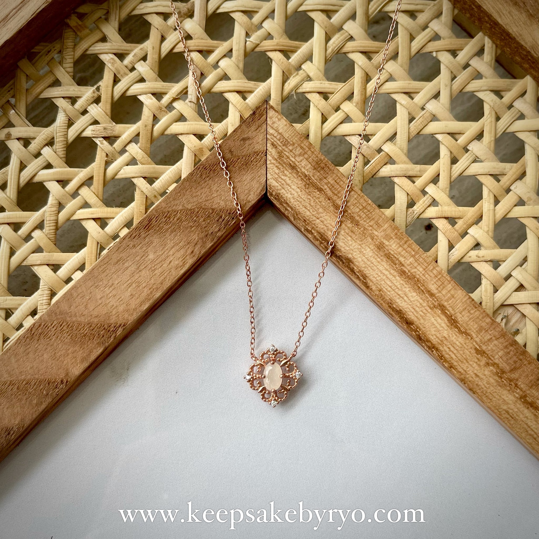 Lara necklace shop