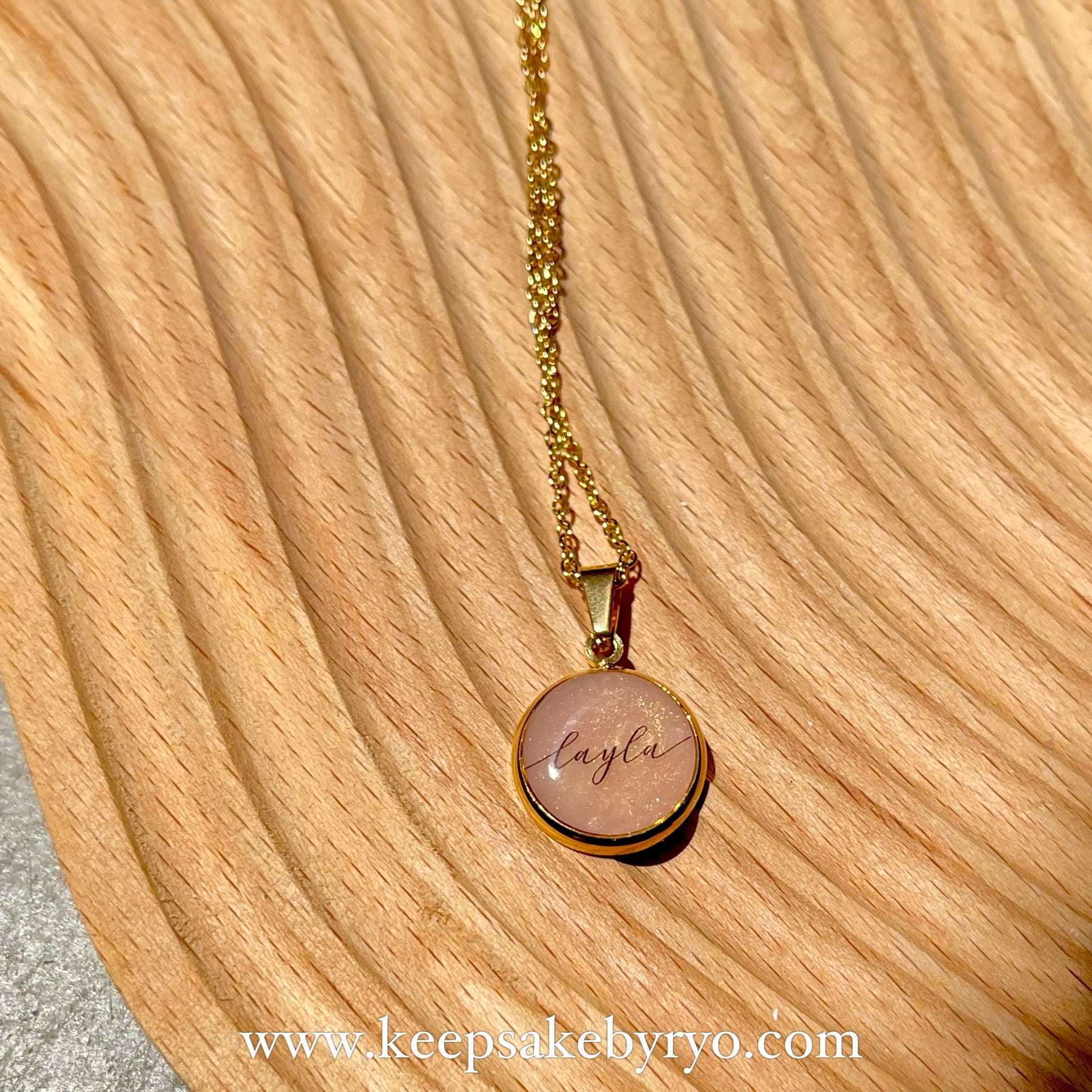 15MM CLASSIC ROUND BREASTMILK PENDANT WITH PEARL SHIMMER