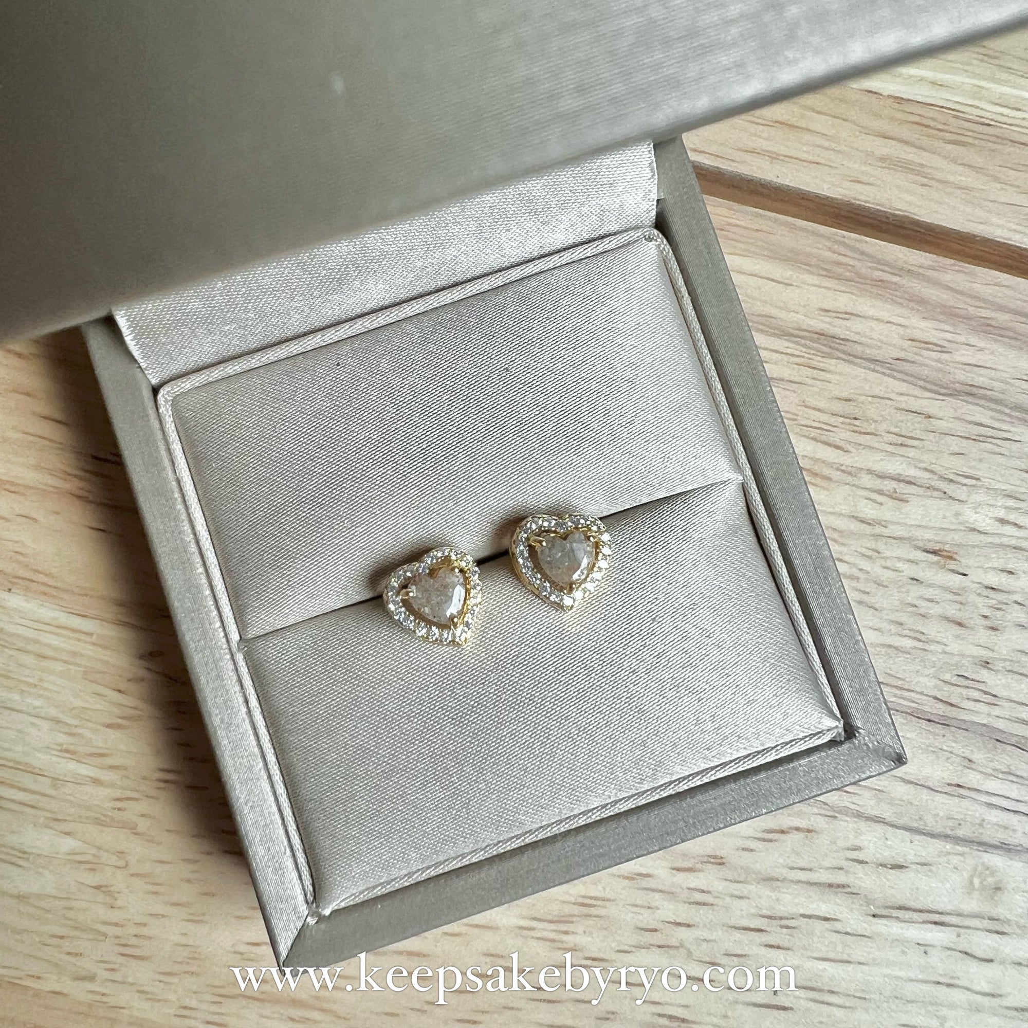 ASHES SOLITAIRE 18K GOLD: GEMMA PAVE HEART STUD EARRINGS WITH HEART SHAPED INCLUSION STONE