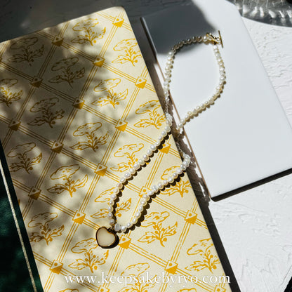 38CM DAINTY PEARL CHOKER NECKLACE: 12MM HEART INCLUSION PENDANT