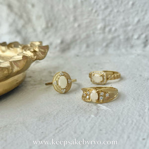 满月金 FULL MONTH GOLD & 百日金 100 DAYS GOLD: ELOISE RING WITH OVAL INCLUSION STONE