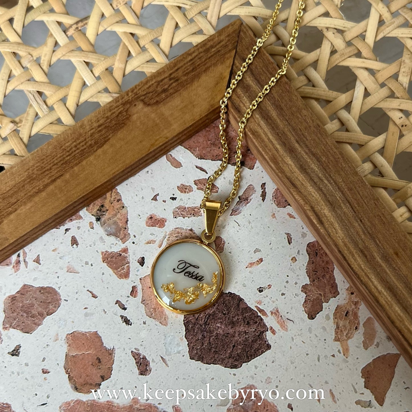 15MM CLASSIC ROUND BREASTMILK PENDANT WITH ACCENT FLAKES NECKLACE