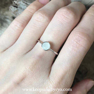 SOLITAIRE: BEZEL RING WITH ROUND INCLUSION STONE