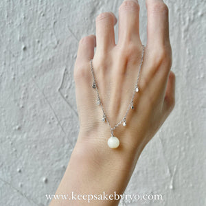GLOBES: Baby’s Breath Necklace