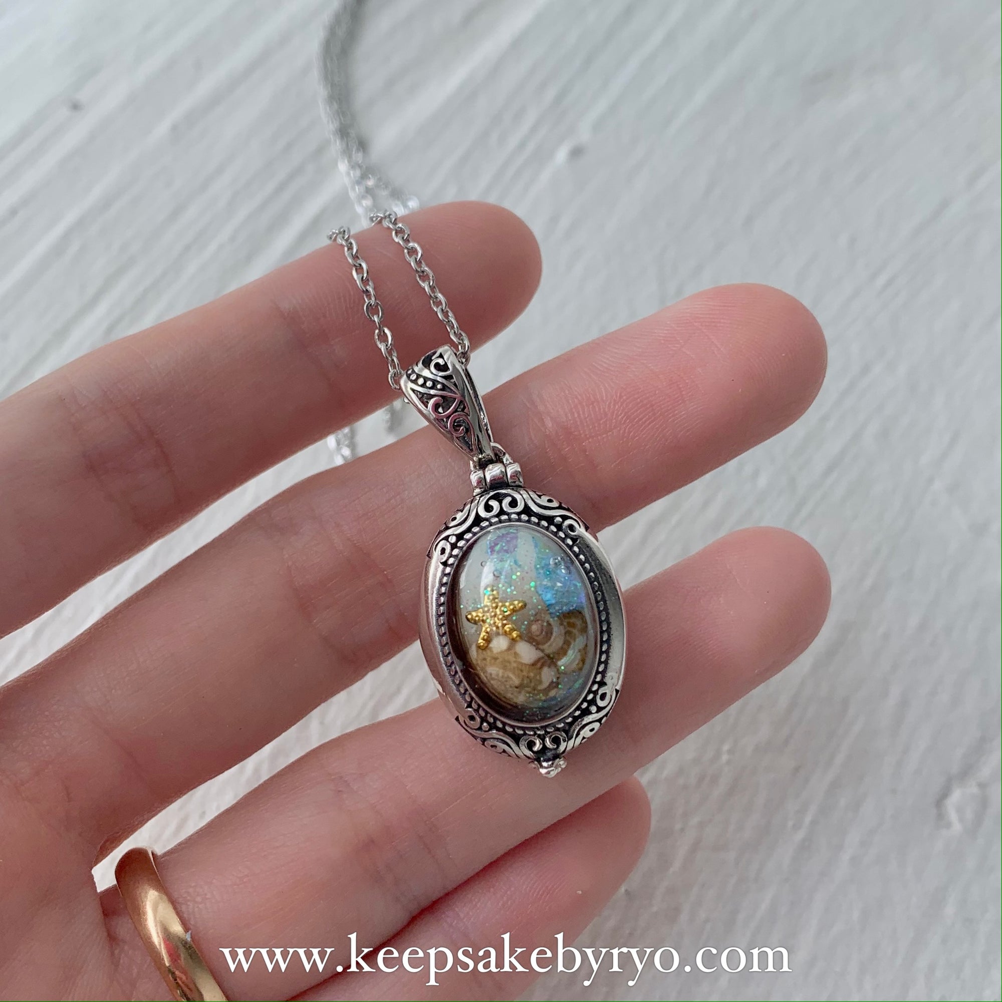 SEASCAPE ANDI OVAL LOCKET NECKLACE