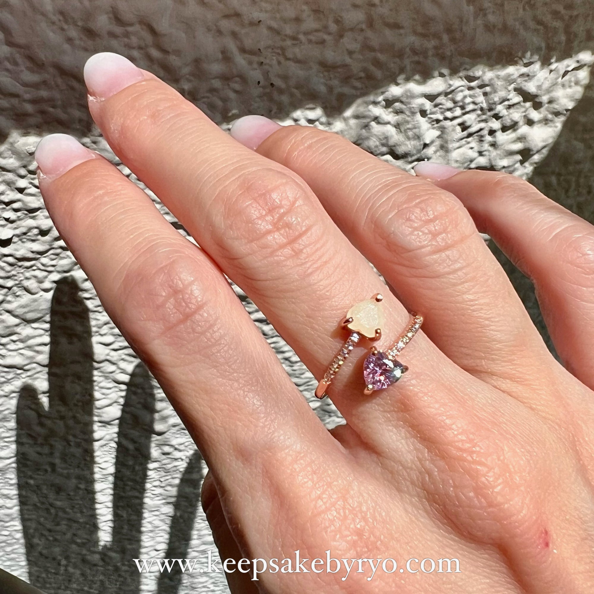 SOLITAIRE: HART RING WITH HEART SHAPED STONE