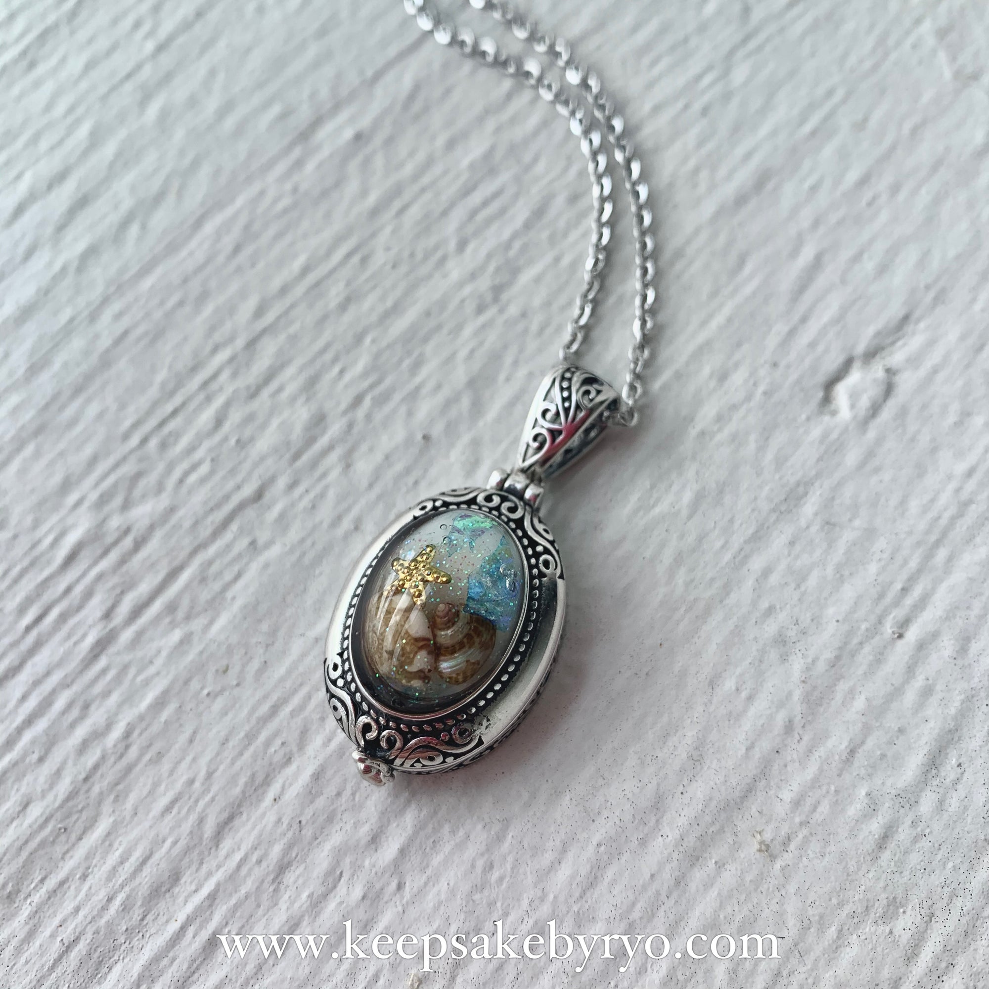 SEASCAPE ANDI OVAL LOCKET NECKLACE