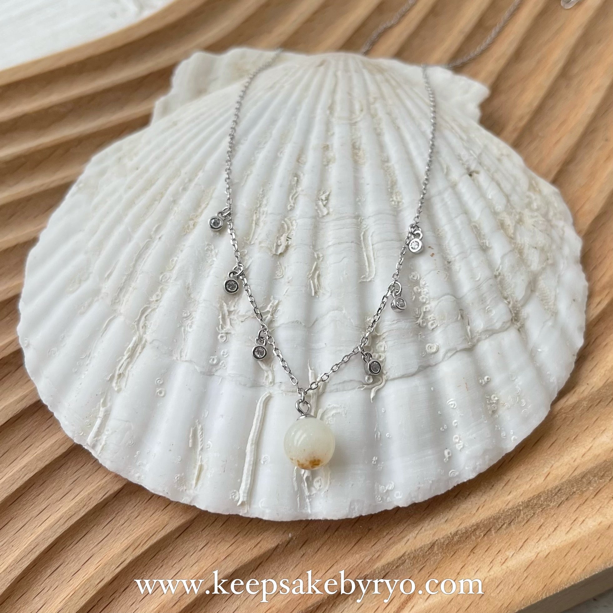 GLOBES: Baby’s Breath Necklace