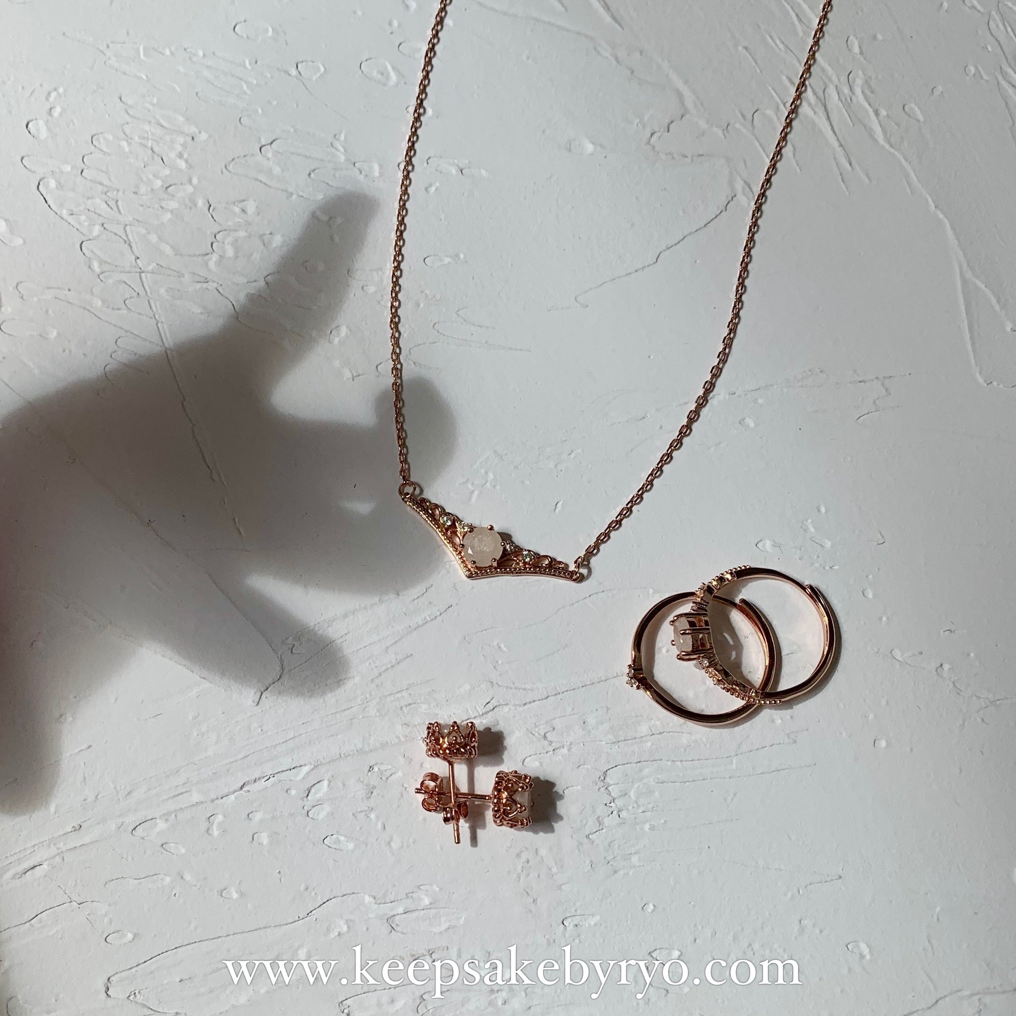 SOLITAIRE: ESTE PENDANT WITH ROUND INCLUSION STONE