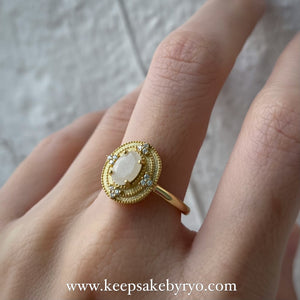SOLITAIRE: DAPHNE RING WITH OVAL INCLUSION STONE