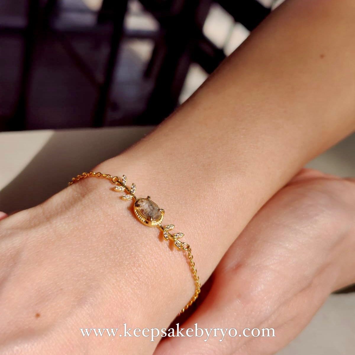 ASHES SOLITAIRE 18K GOLD: BOTANICO BRACELET WITH OVAL INCLUSION STONE