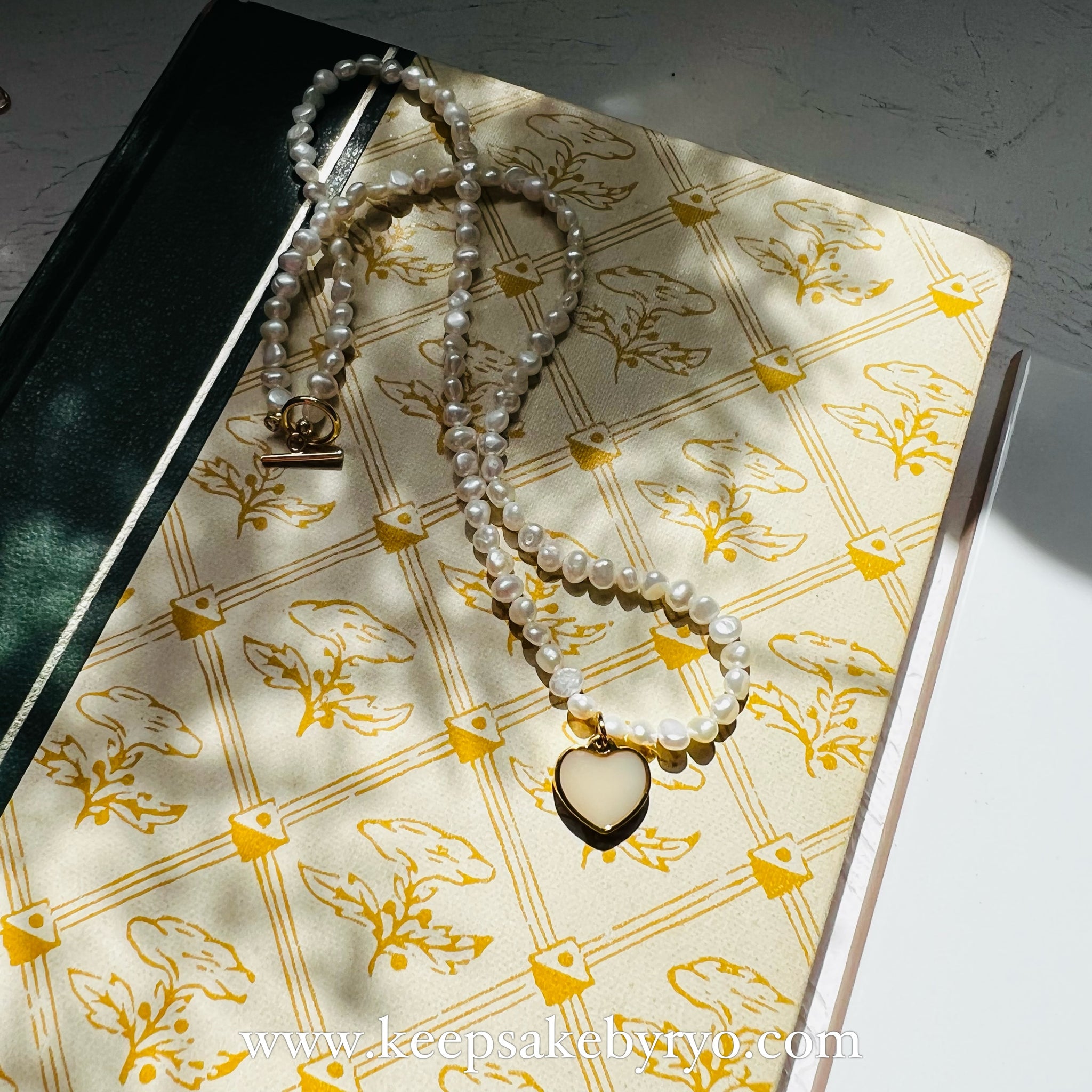 38CM DAINTY PEARL CHOKER NECKLACE 12MM HEART INCLUSION PENDANT