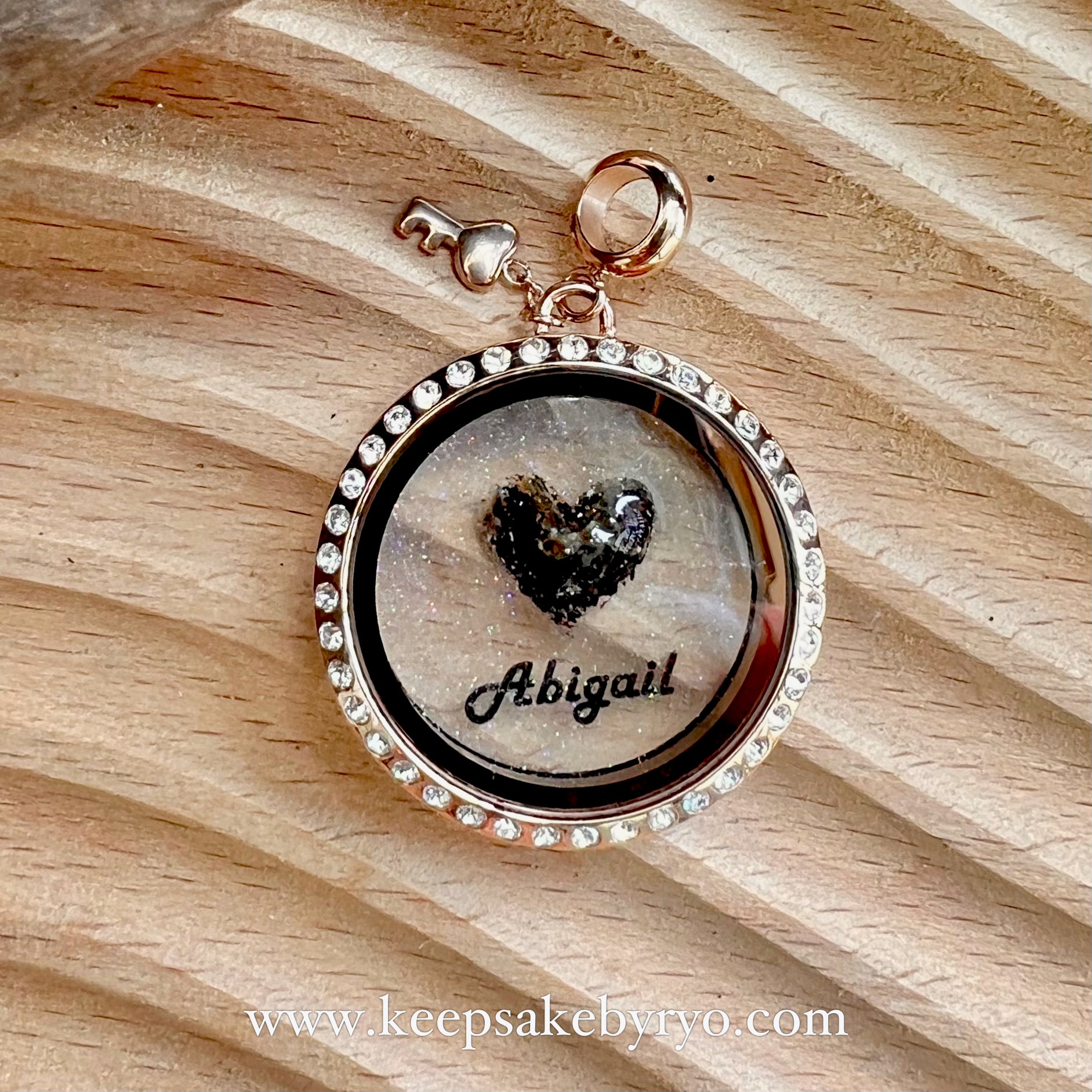 CORD HEART AND NAME GLASS LOCKET