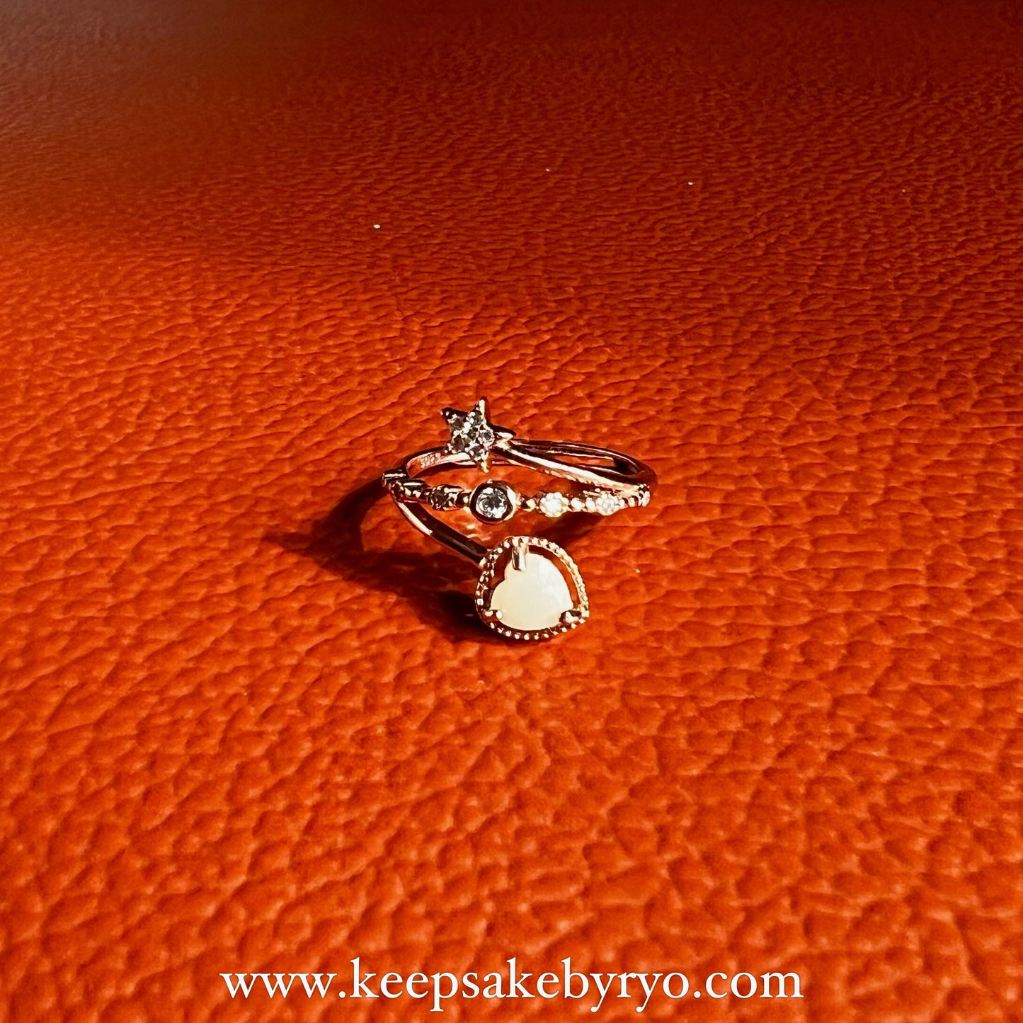 满月金 FULL MONTH GOLD & 百日金 100 DAYS GOLD: CELESTE RING WITH HEART INCLUSION SOLITAIRE