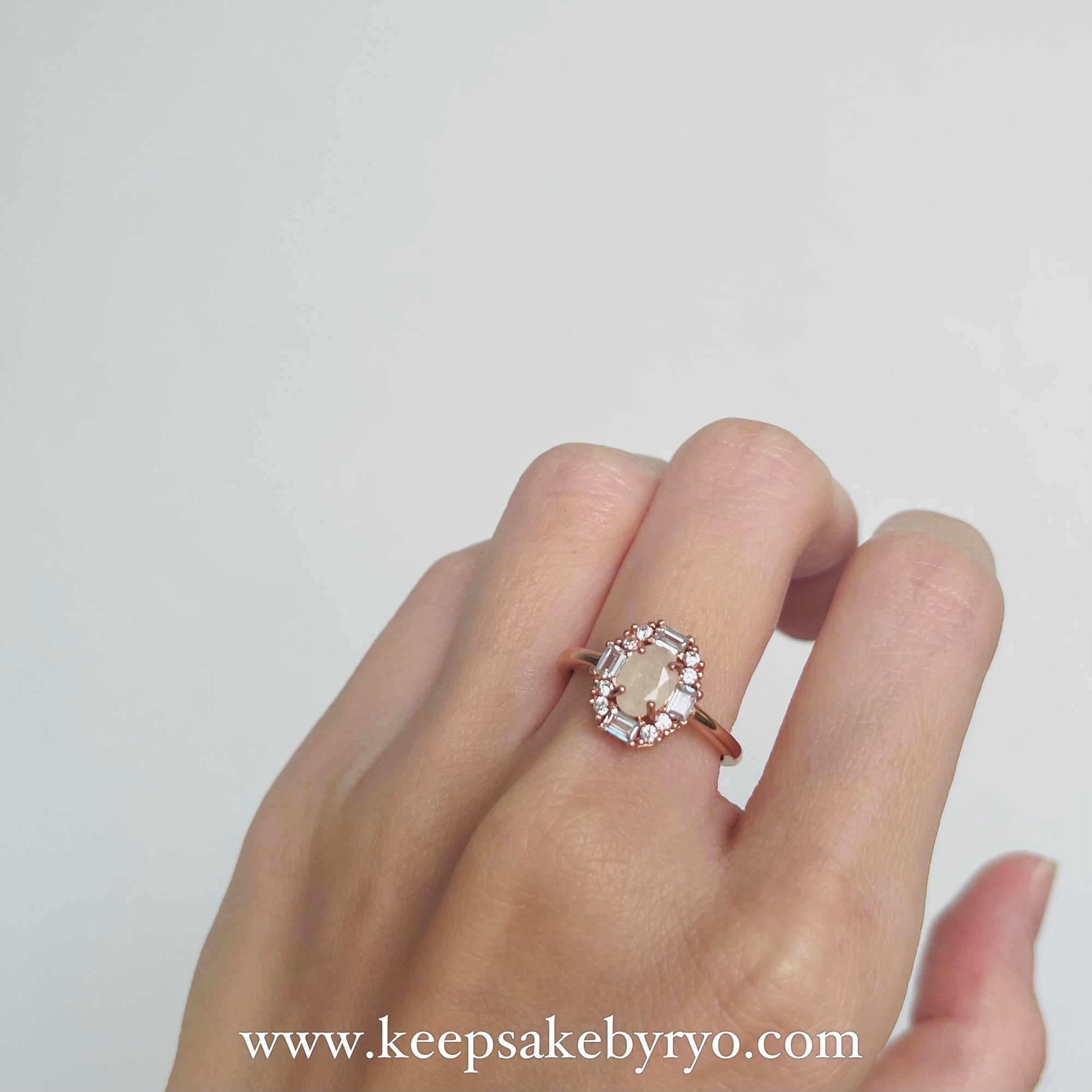 SOLITAIRE: ODETTE RING WITH OVAL SOLITAIRE