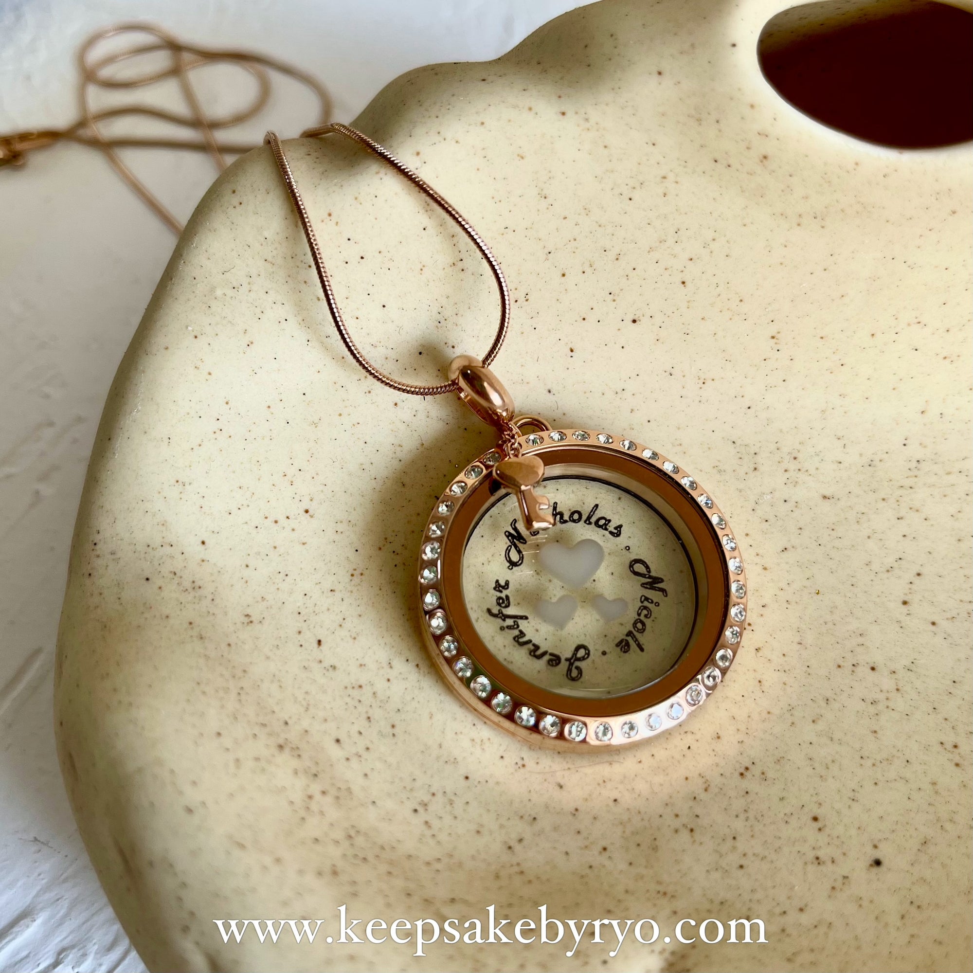 FAMILY OF HEARTS GLASS LOCKET