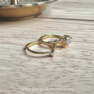 ASHES SOLITAIRE 18K GOLD: ESTE STACKING DUO RINGS WITH ROUND INCLUSION STONE