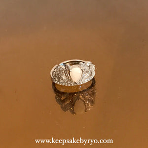 满月金 FULL MONTH GOLD & 百日金 100 DAYS GOLD: PRINCESS RING WITH TEARDROP INCLUSION STONE