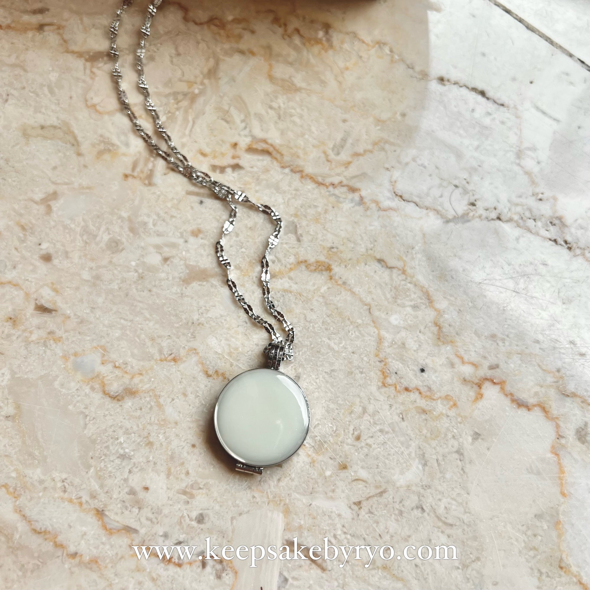 INCLUSION PHOTO LOCKET: PURE BREASTMILK