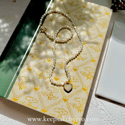 38CM DAINTY PEARL CHOKER NECKLACE: 12MM HEART INCLUSION PENDANT