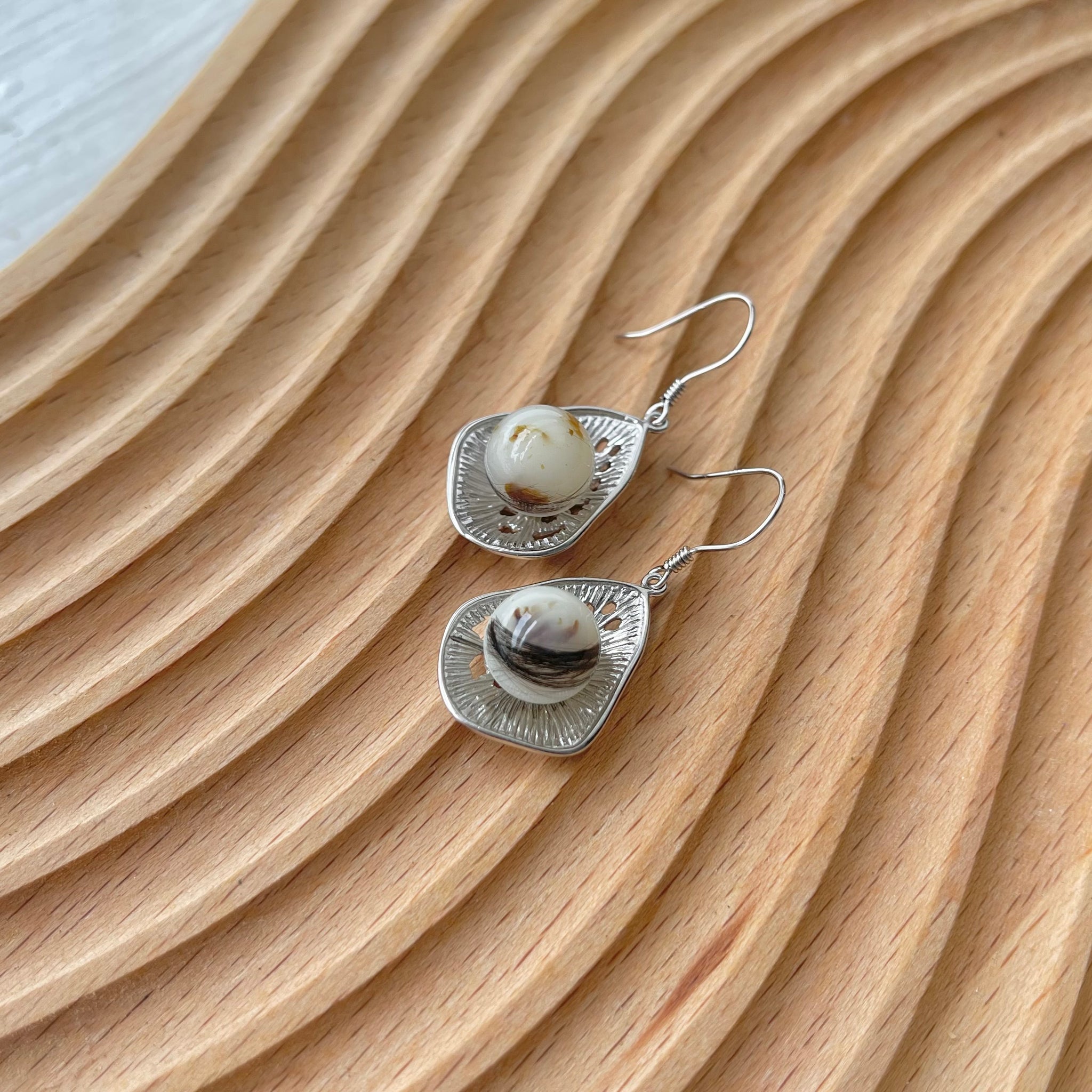 GLOBES Azure Seashell Earrings Keepsake by Ryo