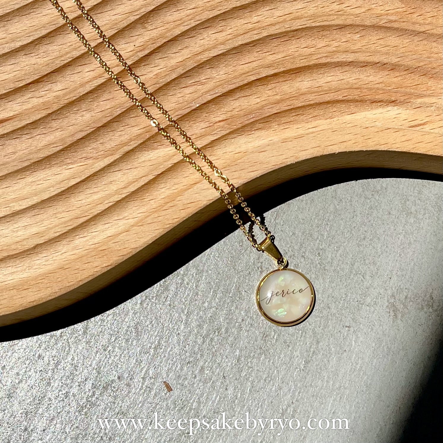 15MM CLASSIC ROUND BREASTMILK PENDANT WITH DECORATIVE FLAKES