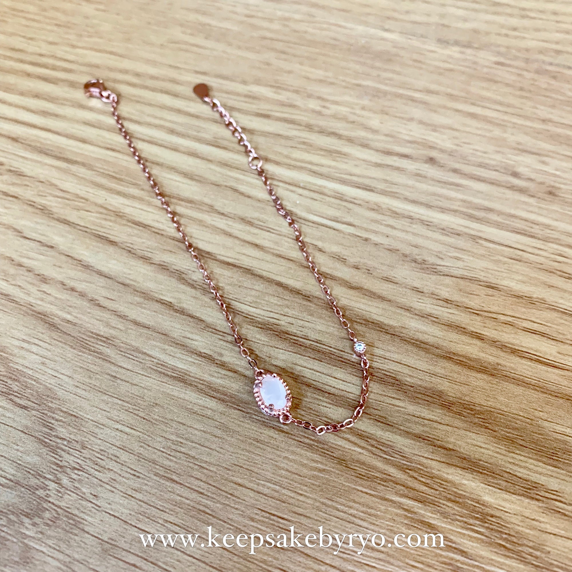 满月金 FULL MONTH GOLD & 百日金 100 DAYS GOLD: CHLOE BRACELET WITH OVAL INCLUSION STONE