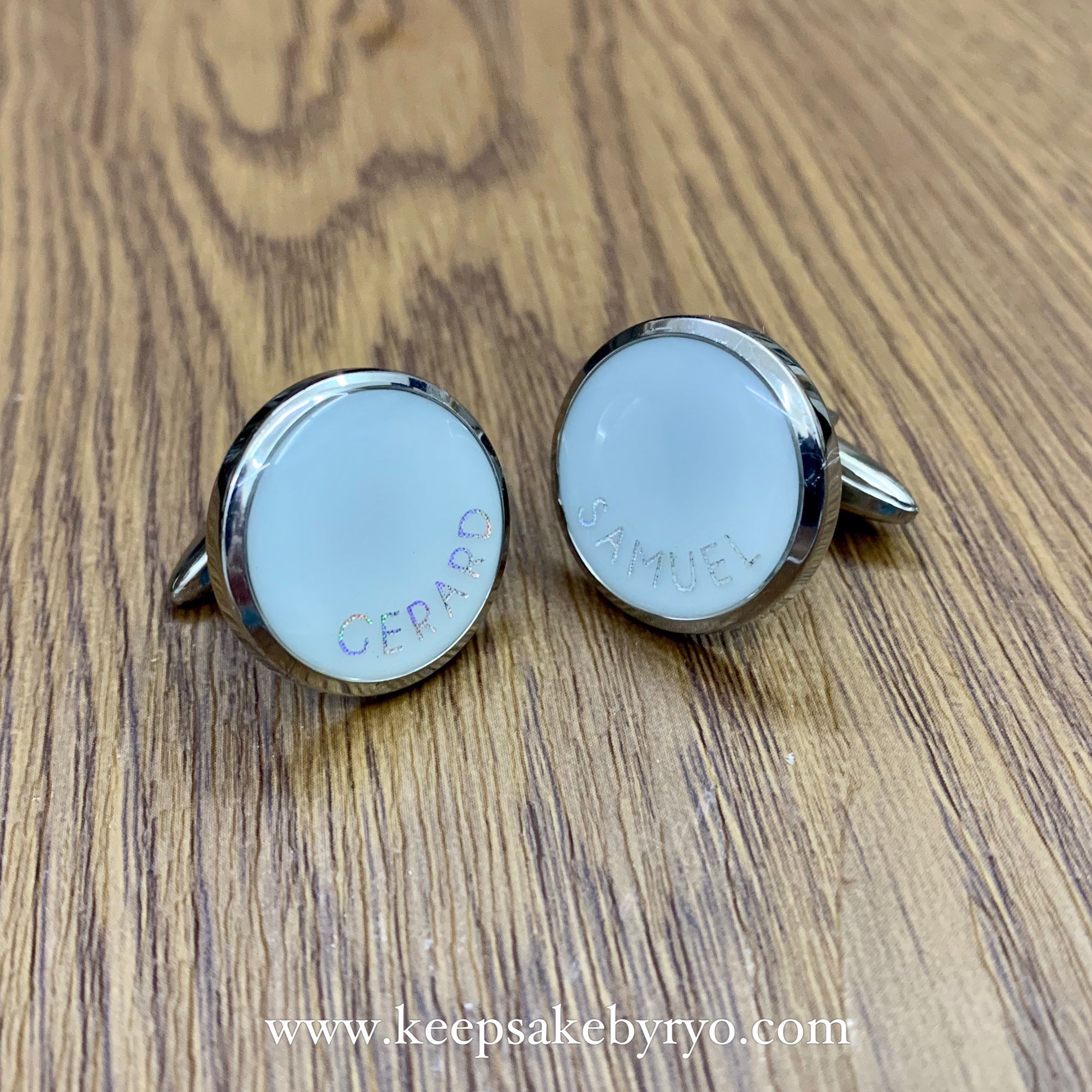 CUFFLINKS WITH HOLOGRAPHIC TEXT